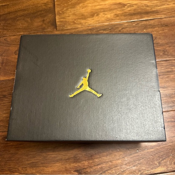 Jordan Max Aura 6 Little Kids' Shoes (White/VarsityRed/Midnight Navy) Size 12c - Picture 12 of 13